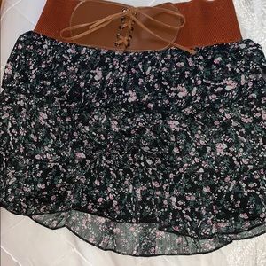 Floral mini skirt 🌺